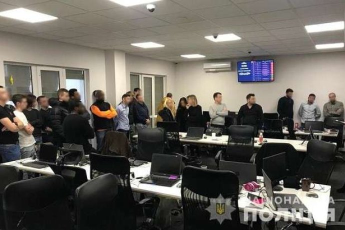 В Киеве «накрыли» фиктивную онлайн финансовую биржу.